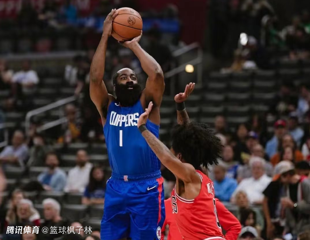 贝博-哈登回归赛场，逆转首场状态亮眼，公牛观众沸腾！的简单介绍