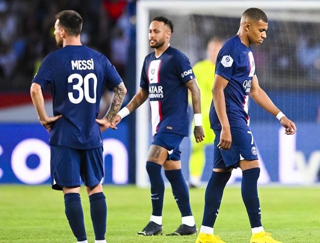 贝博-包含姆巴佩赛事官方发布挺进下一轮新规，雄鹿争议不断！的词条